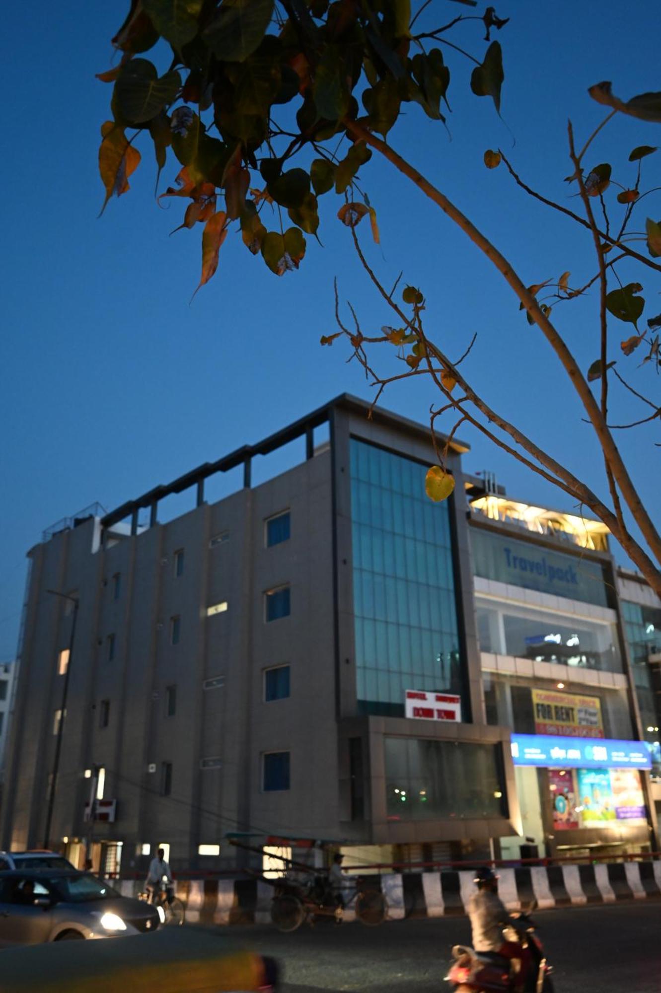 Hotel Down Town Paschim Vihar Δελχί Εξωτερικό φωτογραφία