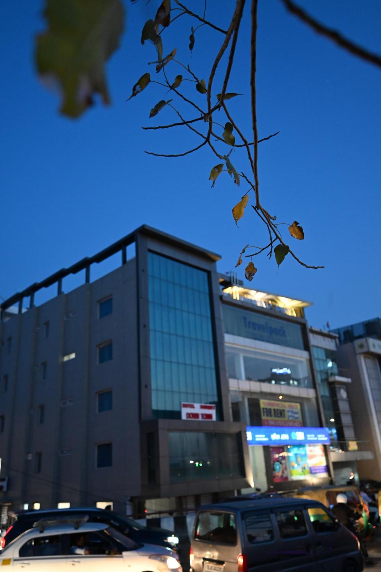Hotel Down Town Paschim Vihar Δελχί Εξωτερικό φωτογραφία